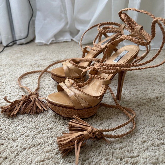 Gorgeous Nude Platforms Strappy Tassle Ties size 5 - Picture 1 of 4
